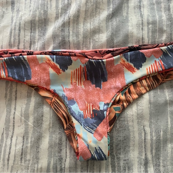 Maaji Reversible Swim Bottoms! Size Small - Picture 3 of 5